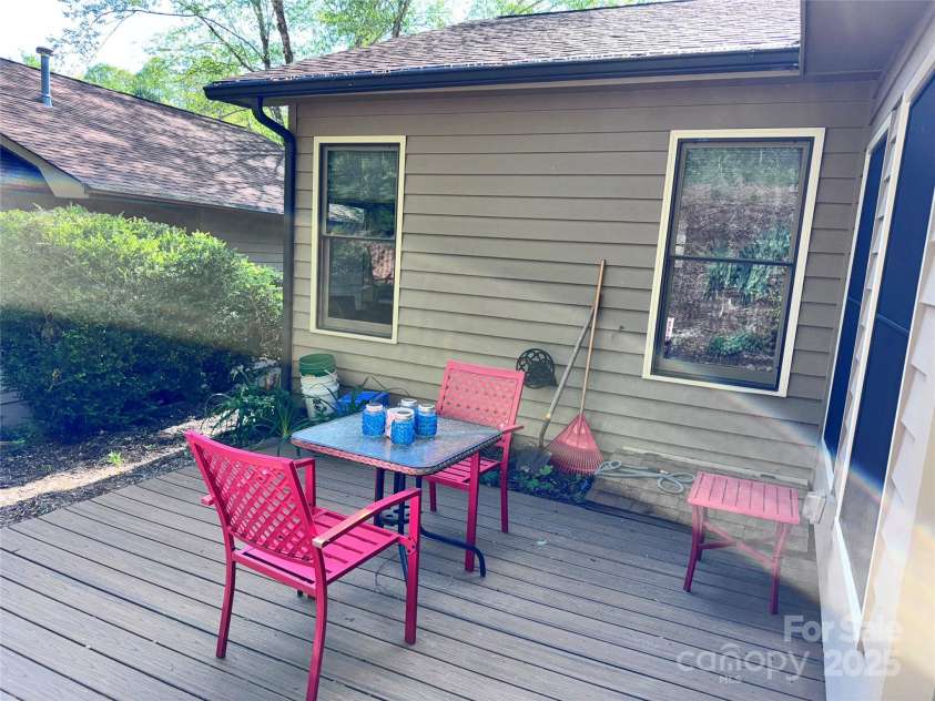 5 A Hedgerose Court, Asheville, NC 28805.  MLS# CAR4252404, YatesRealty ID 16713. 