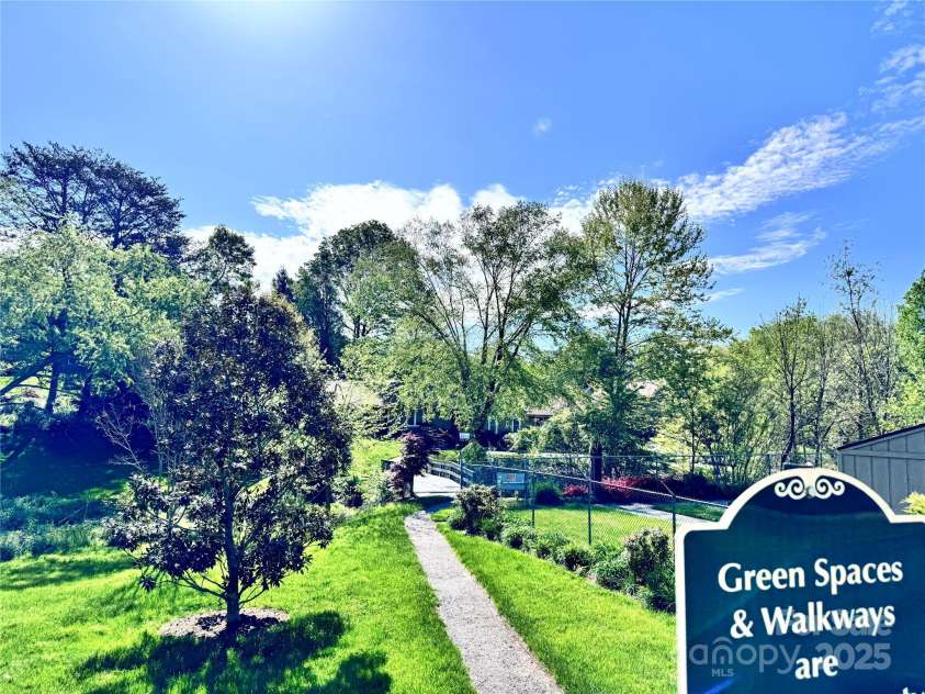 5 A Hedgerose Court, Asheville, NC 28805.  MLS# CAR4252404, YatesRealty ID 16713. 