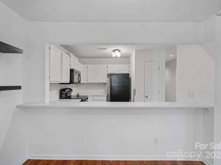 3302 Selwyn Farms Lane, Charlotte, NC 28209.  MLS# CAR4311763, YatesRealty ID 16714. 