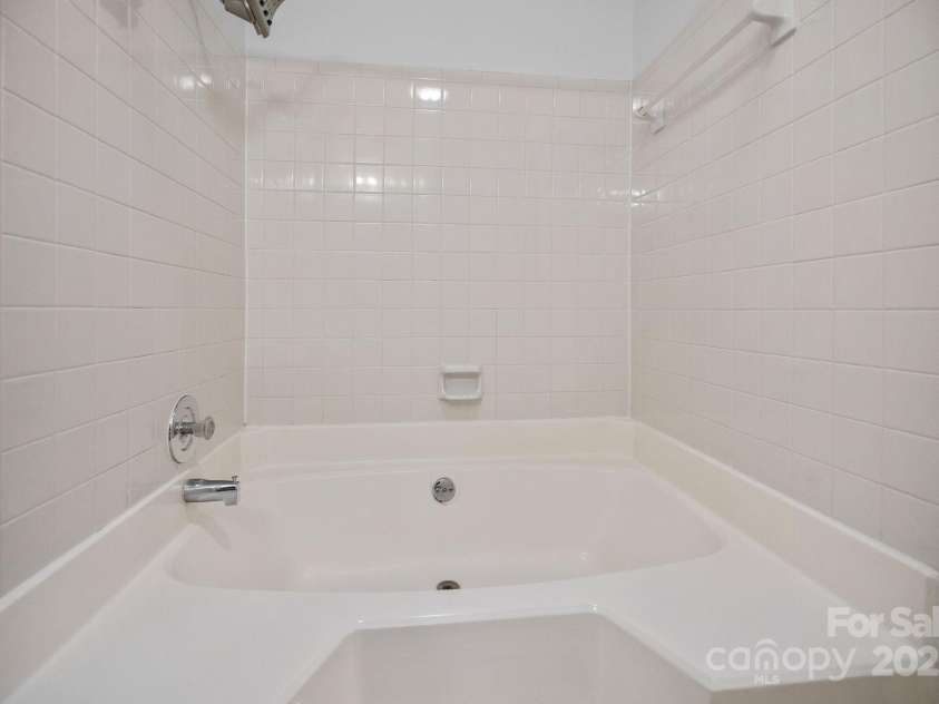 3302 Selwyn Farms Lane, Charlotte, NC 28209.  MLS# CAR4311763, YatesRealty ID 16714. 