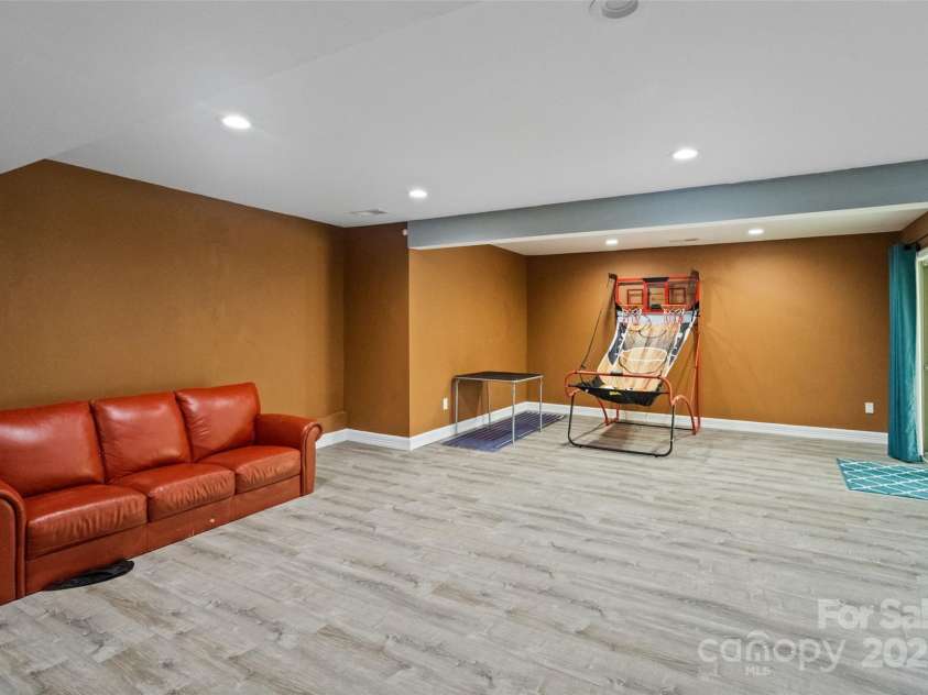 12923 Plumleaf Drive, Charlotte, NC 28213.  MLS# CAR4262906, YatesRealty ID 16718. 