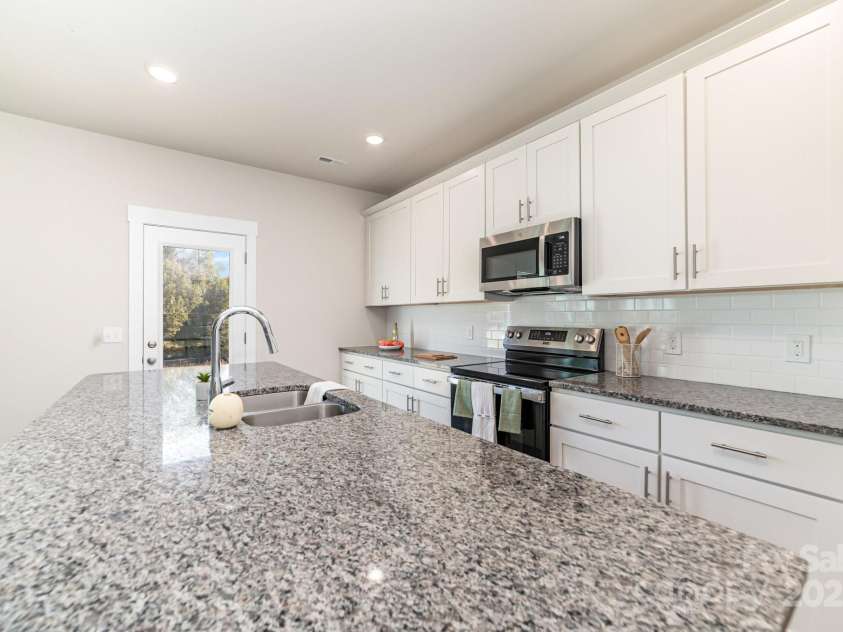 107 Silverwood Court, Mooresville, NC 28115.  MLS# CAR4320107, YatesRealty ID 1672. Kitchen