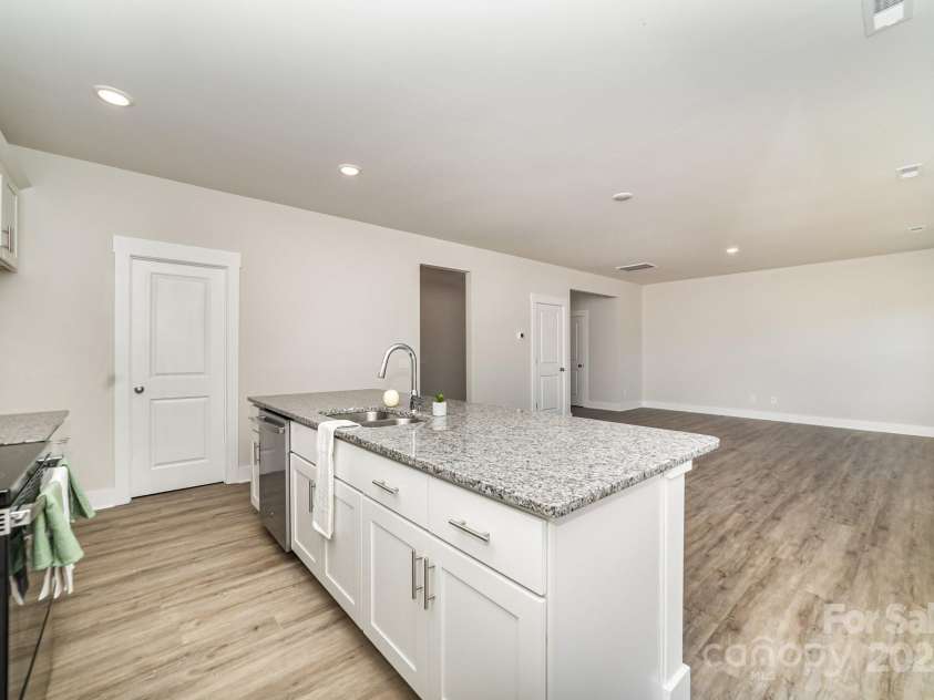 107 Silverwood Court, Mooresville, NC 28115.  MLS# CAR4320107, YatesRealty ID 1672. Kitchen 