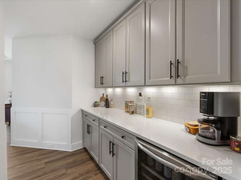 702 Yucatan Drive, Waxhaw, NC 28173.  MLS# CAR4223915, YatesRealty ID 1672. Butlers pantry with beverage refrigerator