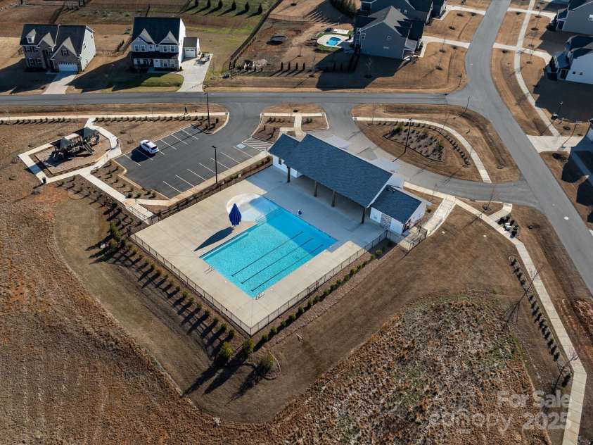 702 Yucatan Drive, Waxhaw, NC 28173.  MLS# CAR4223915, YatesRealty ID 1672. Community Pool