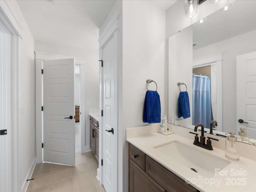702 Yucatan Drive, Waxhaw, NC 28173.  MLS# CAR4223915, YatesRealty ID 1672. Connecting bathroom between bedroom 3 and 4