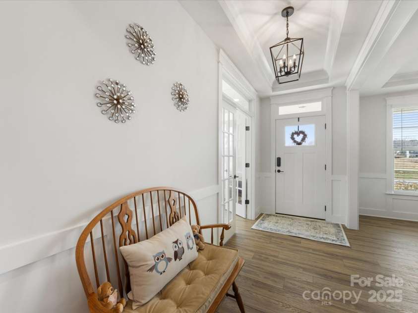 702 Yucatan Drive, Waxhaw, NC 28173.  MLS# CAR4223915, YatesRealty ID 1672. Entry Hall