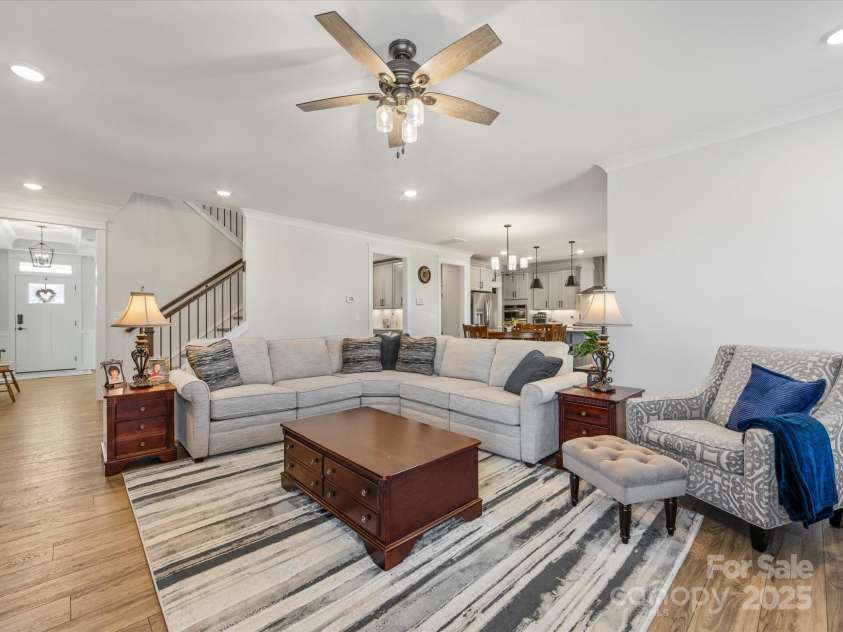 702 Yucatan Drive, Waxhaw, NC 28173.  MLS# CAR4223915, YatesRealty ID 1672. Family room