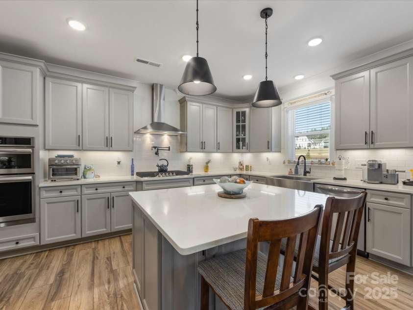 702 Yucatan Drive, Waxhaw, NC 28173.  MLS# CAR4223915, YatesRealty ID 1672. Gray cabinets with built in stove and microwave