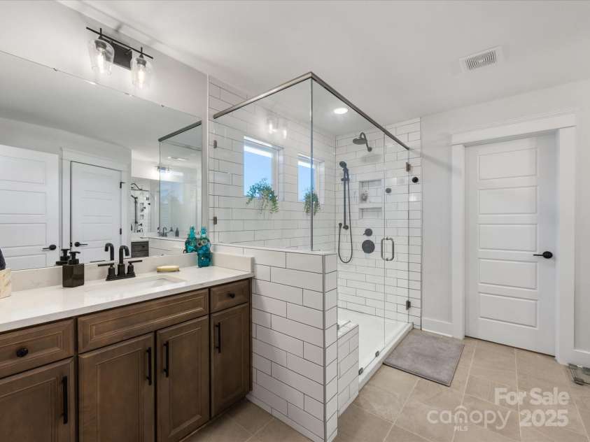 702 Yucatan Drive, Waxhaw, NC 28173.  MLS# CAR4223915, YatesRealty ID 1672. Primary Bathroom