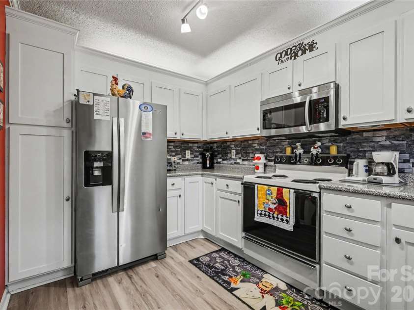 1204 Northgate Drive, Shelby, NC 28150.  MLS# CAR4349654, YatesRealty ID 16720. All kitchen appliances remain