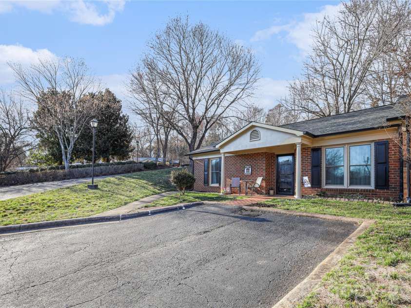 1204 Northgate Drive, Shelby, NC 28150.  MLS# CAR4349654, YatesRealty ID 16720. End unit allows for extra privacy.