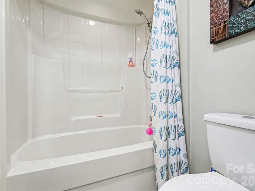 1204 Northgate Drive, Shelby, NC 28150.  MLS# CAR4349654, YatesRealty ID 16720. Primary bath