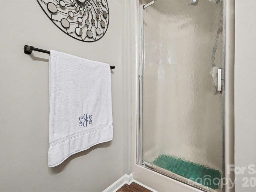 1204 Northgate Drive, Shelby, NC 28150.  MLS# CAR4349654, YatesRealty ID 16720. Shower in hall bath