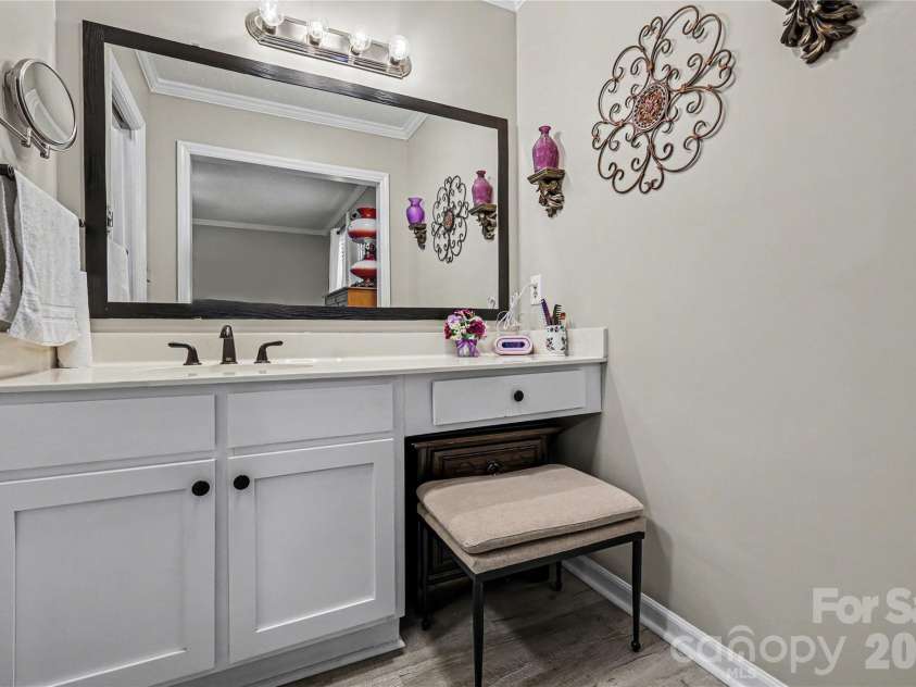1204 Northgate Drive, Shelby, NC 28150.  MLS# CAR4349654, YatesRealty ID 16720. Vanity with seating area in primary bath