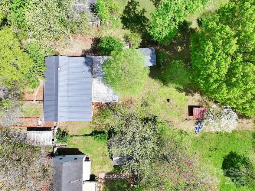 2106 4th Street, Hickory, NC 28601.  MLS# CAR4246698, YatesRealty ID 16720. 