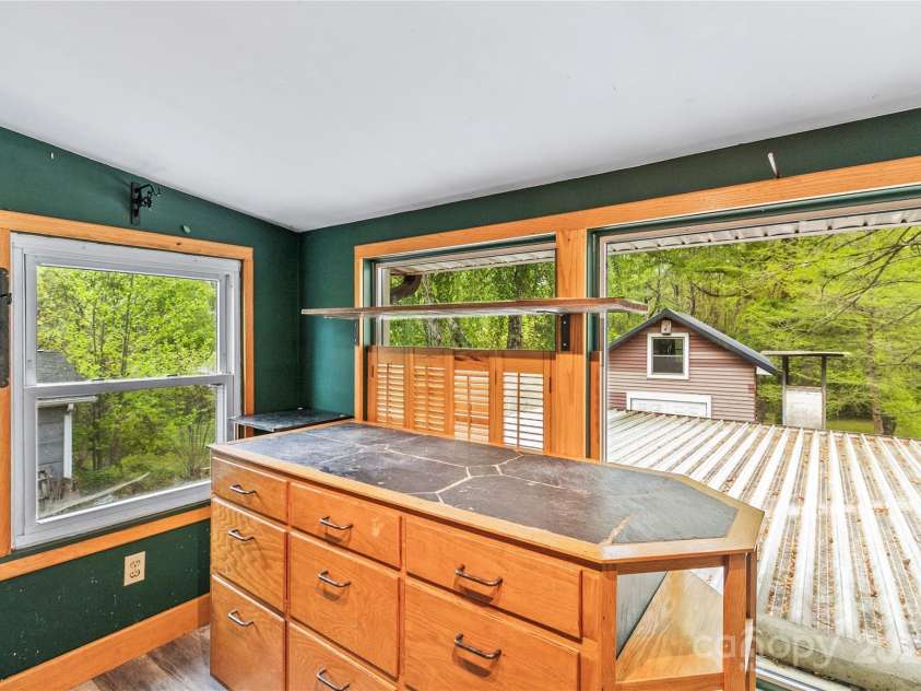 2106 4th Street, Hickory, NC 28601.  MLS# CAR4246698, YatesRealty ID 16720. 