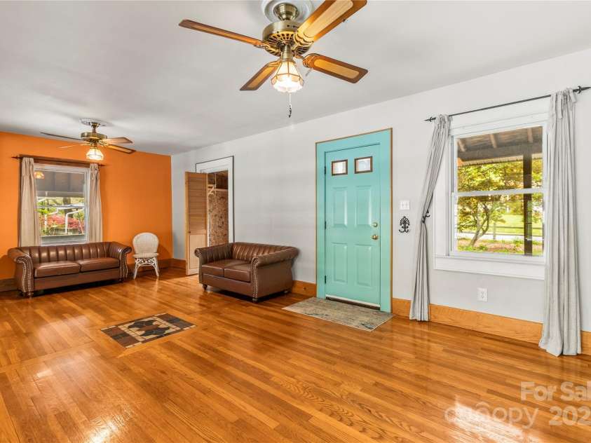 2106 4th Street, Hickory, NC 28601.  MLS# CAR4246698, YatesRealty ID 16720. 