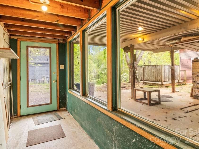 2106 4th Street, Hickory, NC 28601.  MLS# CAR4246698, YatesRealty ID 16720. 