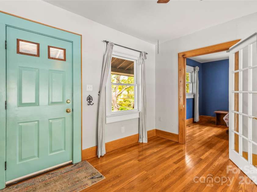 2106 4th Street, Hickory, NC 28601.  MLS# CAR4246698, YatesRealty ID 16720. 