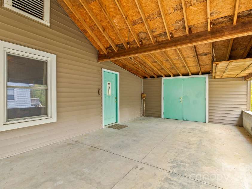 2106 4th Street, Hickory, NC 28601.  MLS# CAR4246698, YatesRealty ID 16720. 