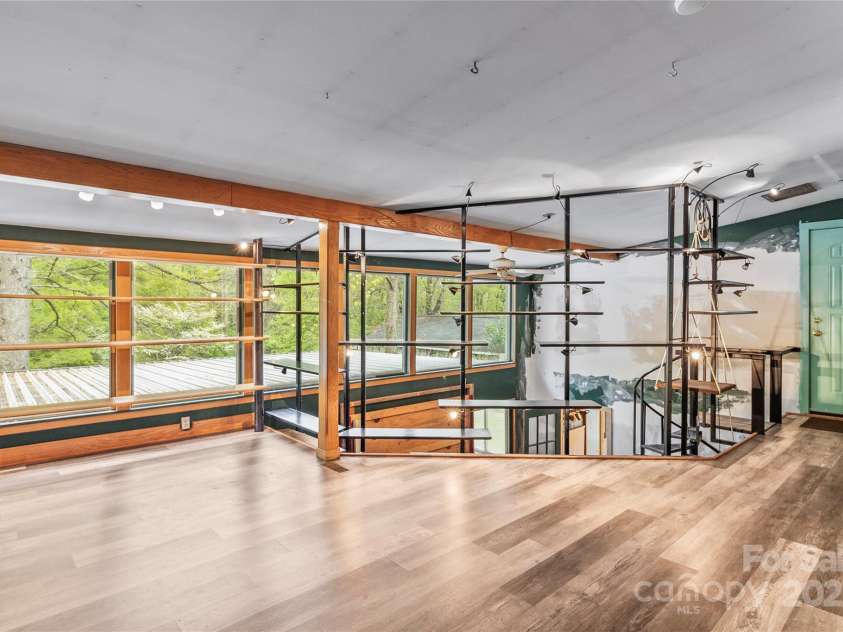 2106 4th Street, Hickory, NC 28601.  MLS# CAR4246698, YatesRealty ID 16720. 