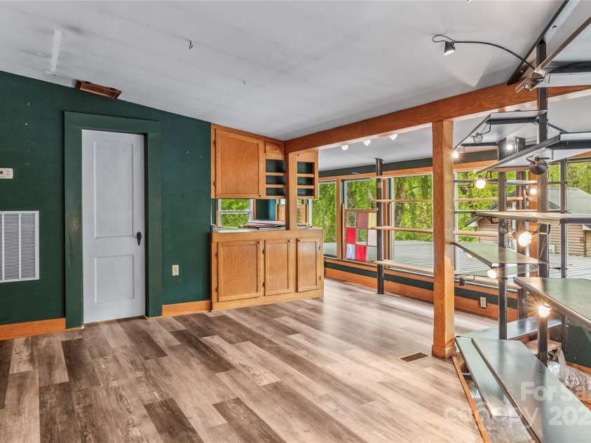 2106 4th Street, Hickory, NC 28601.  MLS# CAR4246698, YatesRealty ID 16720. 