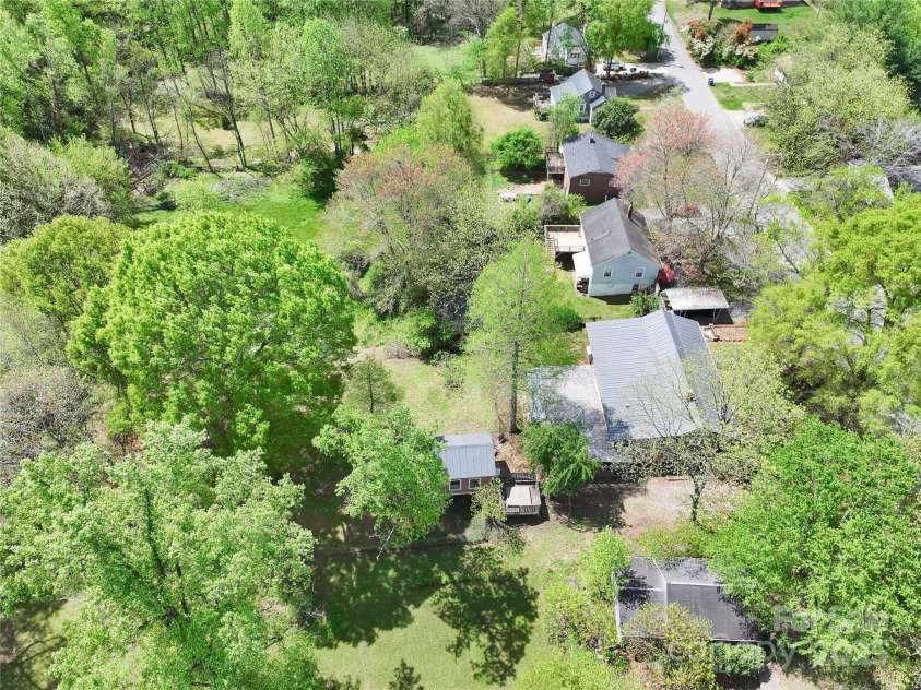 2106 4th Street, Hickory, NC 28601.  MLS# CAR4246698, YatesRealty ID 16720. 