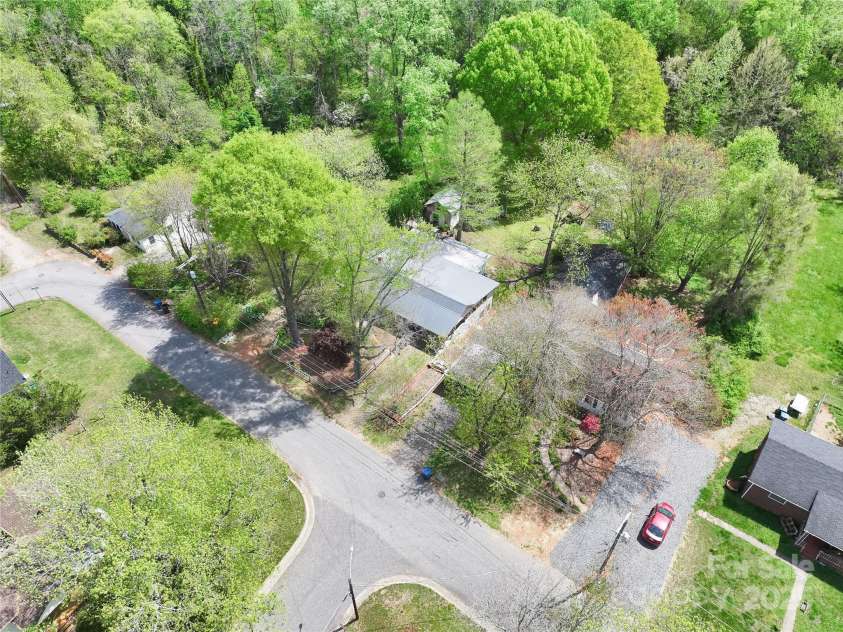 2106 4th Street, Hickory, NC 28601.  MLS# CAR4246698, YatesRealty ID 16720. 