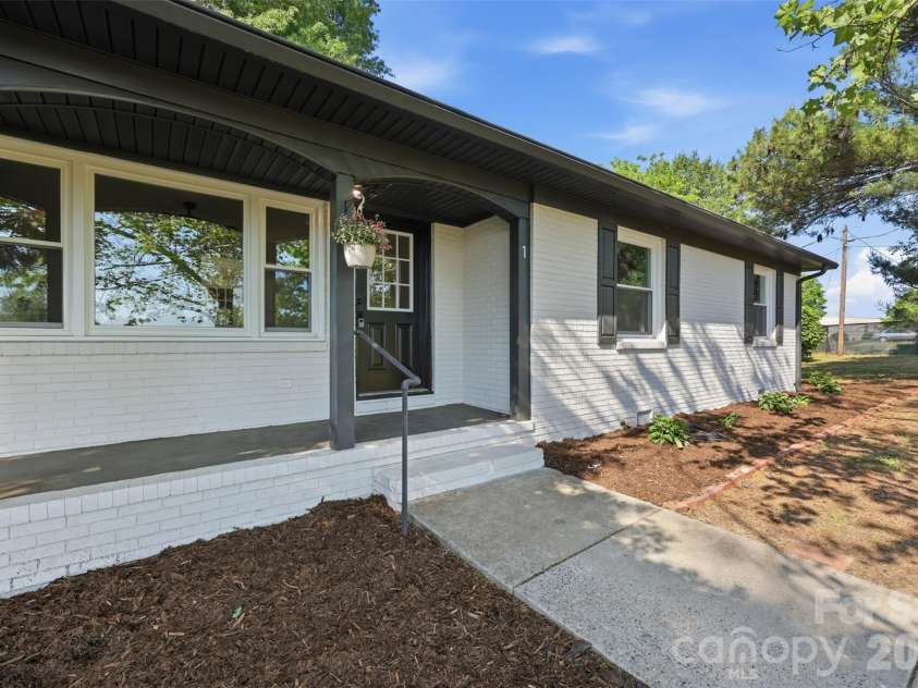 310 Houston Road, Troutman, NC 28166.  MLS# CAR4374996, YatesRealty ID 16721. 
