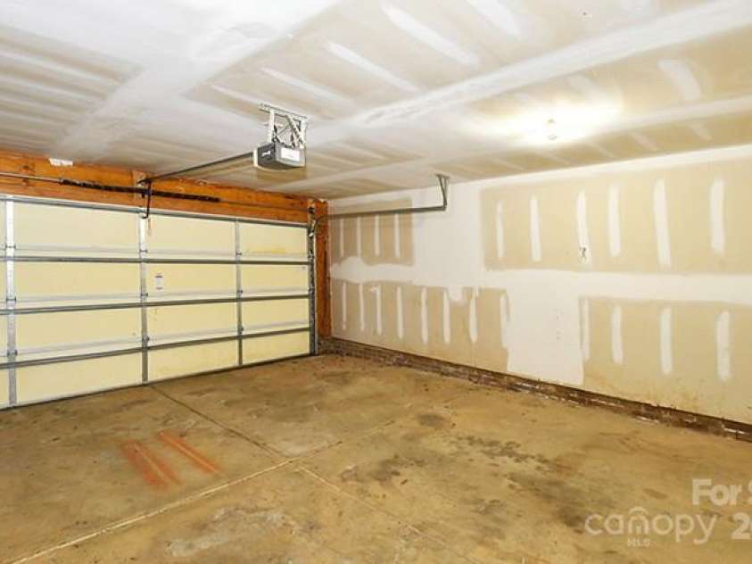 134 Olivia Lane, Lincolnton, NC 28092.  MLS# CAR4250939, YatesRealty ID 16722. 