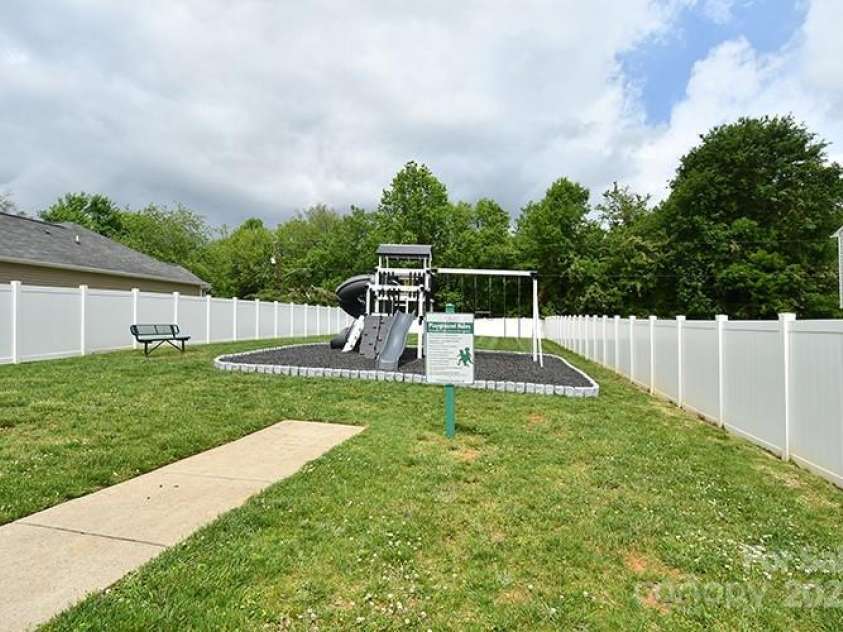 134 Olivia Lane, Lincolnton, NC 28092.  MLS# CAR4250939, YatesRealty ID 16722. 