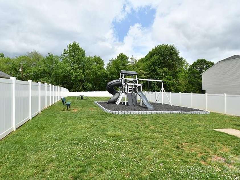 134 Olivia Lane, Lincolnton, NC 28092.  MLS# CAR4250939, YatesRealty ID 16722. 