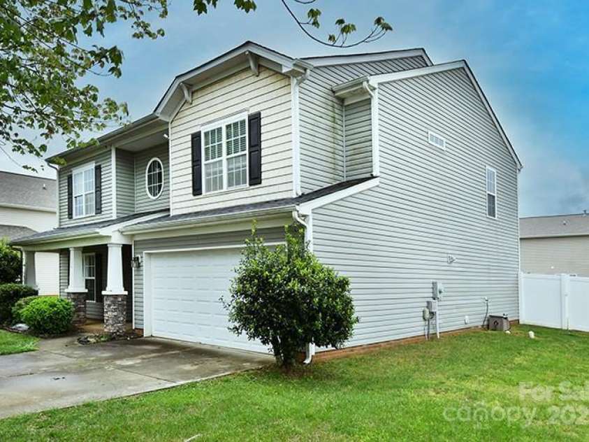 134 Olivia Lane, Lincolnton, NC 28092.  MLS# CAR4250939, YatesRealty ID 16722. 