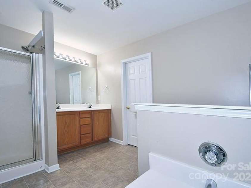 134 Olivia Lane, Lincolnton, NC 28092.  MLS# CAR4250939, YatesRealty ID 16722. 