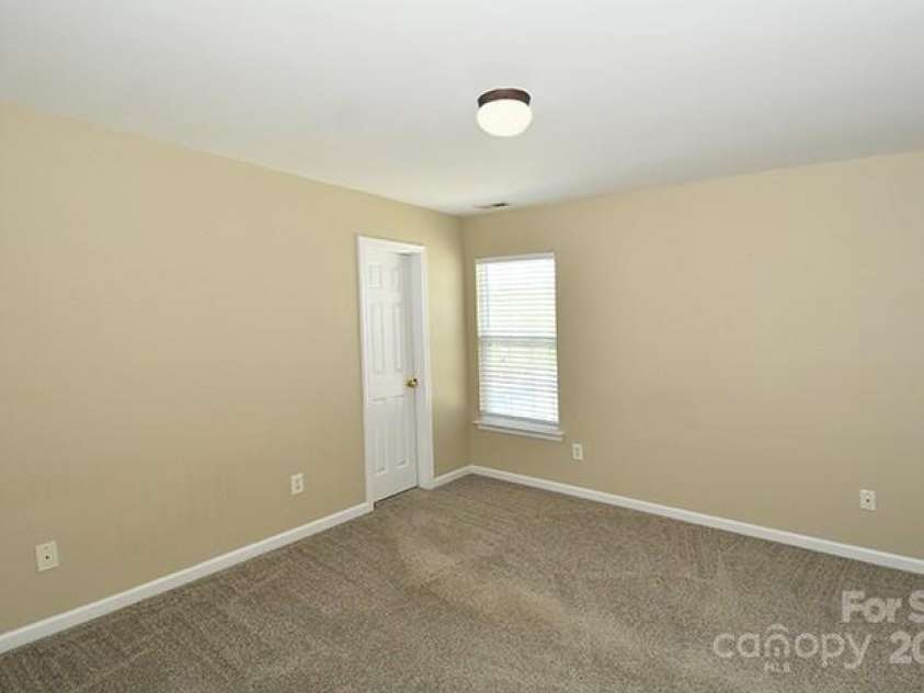 134 Olivia Lane, Lincolnton, NC 28092.  MLS# CAR4250939, YatesRealty ID 16722. 