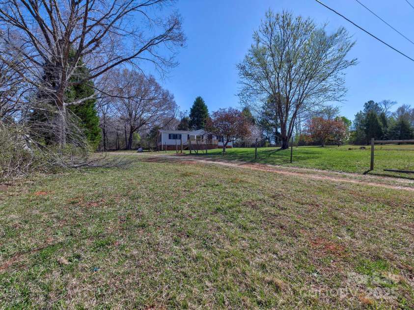 1038 Gold Mine Drive, Catawba, NC 28609.  MLS# CAR4265283, YatesRealty ID 16724. Driveway