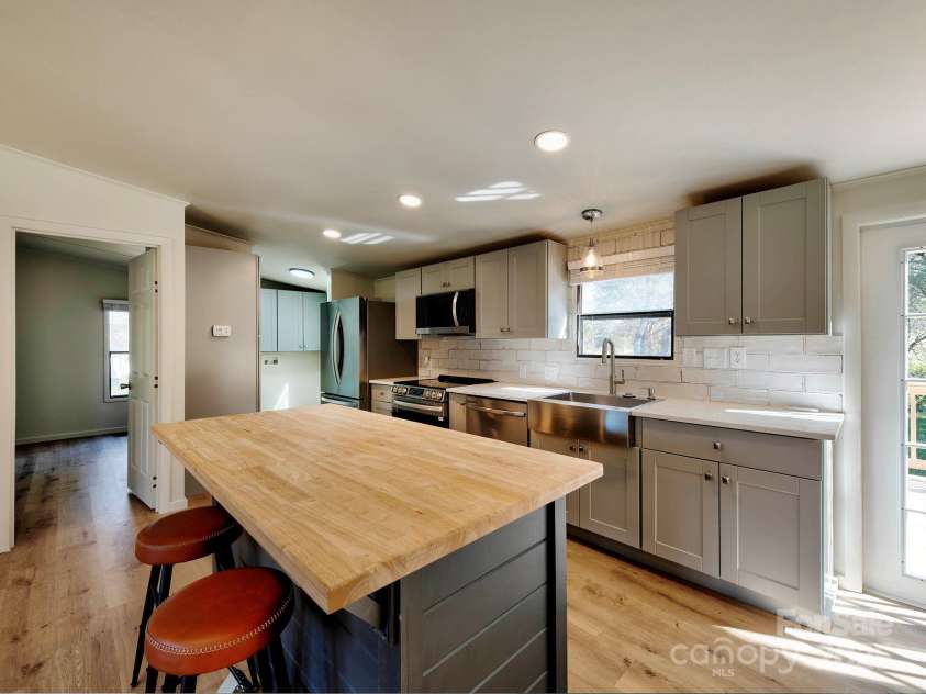 1038 Gold Mine Drive, Catawba, NC 28609.  MLS# CAR4265283, YatesRealty ID 16724. Kitchen