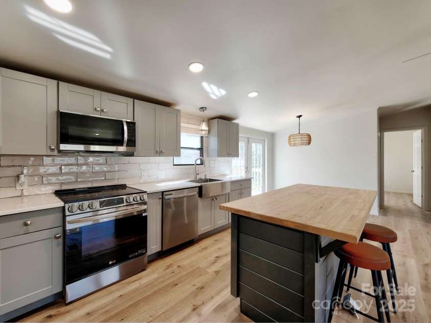 1038 Gold Mine Drive, Catawba, NC 28609.  MLS# CAR4265283, YatesRealty ID 16724. Kitchen