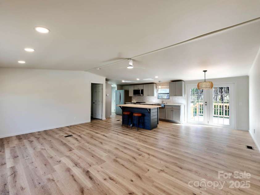 1038 Gold Mine Drive, Catawba, NC 28609.  MLS# CAR4265283, YatesRealty ID 16724. Living Room