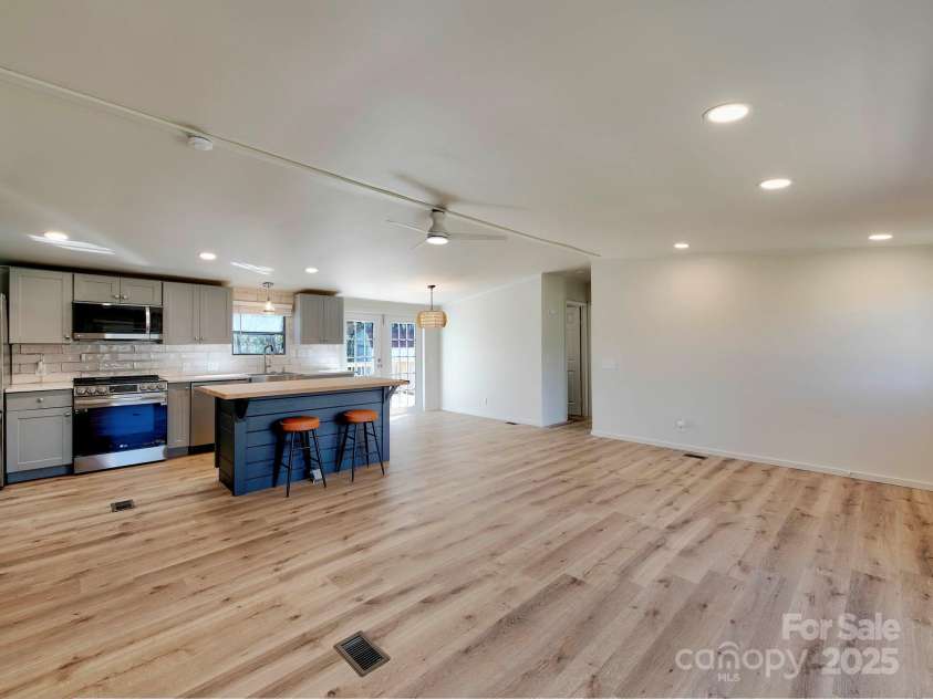 1038 Gold Mine Drive, Catawba, NC 28609.  MLS# CAR4265283, YatesRealty ID 16724. Living Room