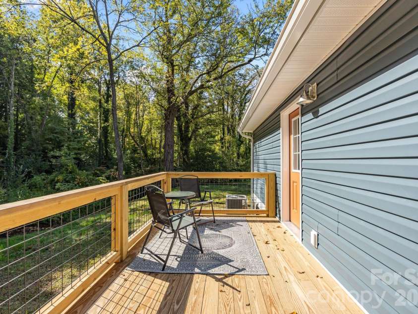 215 McCoy Cove, Black Mountain, NC 28711.  MLS# CAR4333033, YatesRealty ID 16724. 