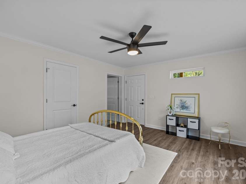 215 McCoy Cove, Black Mountain, NC 28711.  MLS# CAR4333033, YatesRealty ID 16724. 