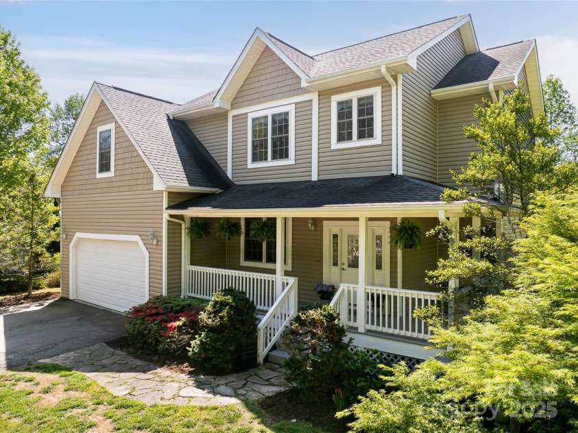 18 Arbor Meadow Lane, Asheville, NC 28805.  MLS# CAR4245788, YatesRealty ID 16725. 