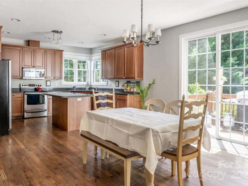 18 Arbor Meadow Lane, Asheville, NC 28805.  MLS# CAR4245788, YatesRealty ID 16725. 