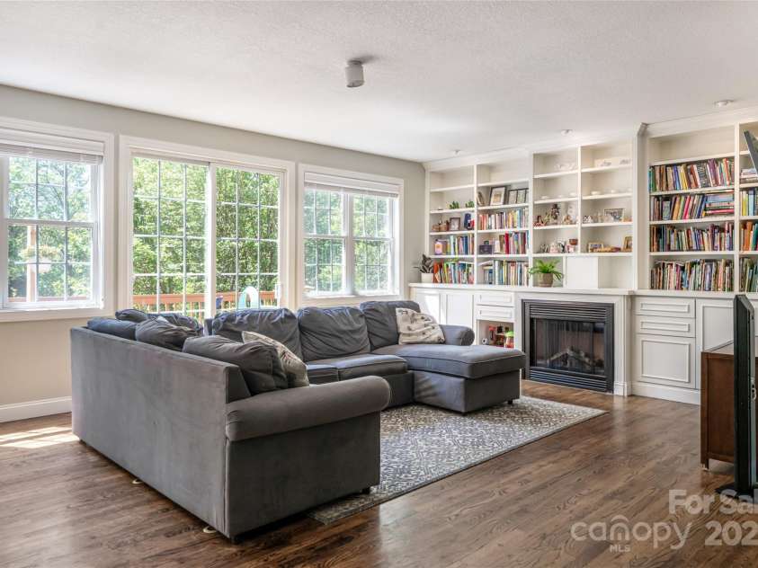 18 Arbor Meadow Lane, Asheville, NC 28805.  MLS# CAR4245788, YatesRealty ID 16725. 