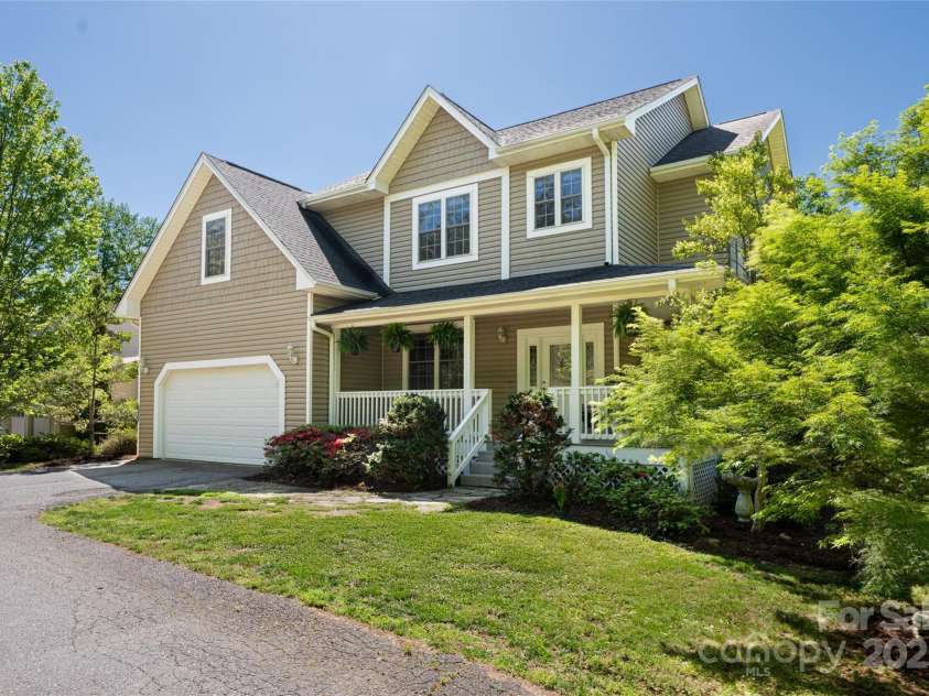 18 Arbor Meadow Lane, Asheville, NC 28805.  MLS# CAR4245788, YatesRealty ID 16725. 