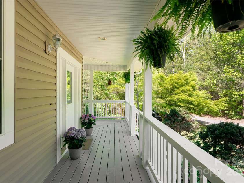 18 Arbor Meadow Lane, Asheville, NC 28805.  MLS# CAR4245788, YatesRealty ID 16725. 