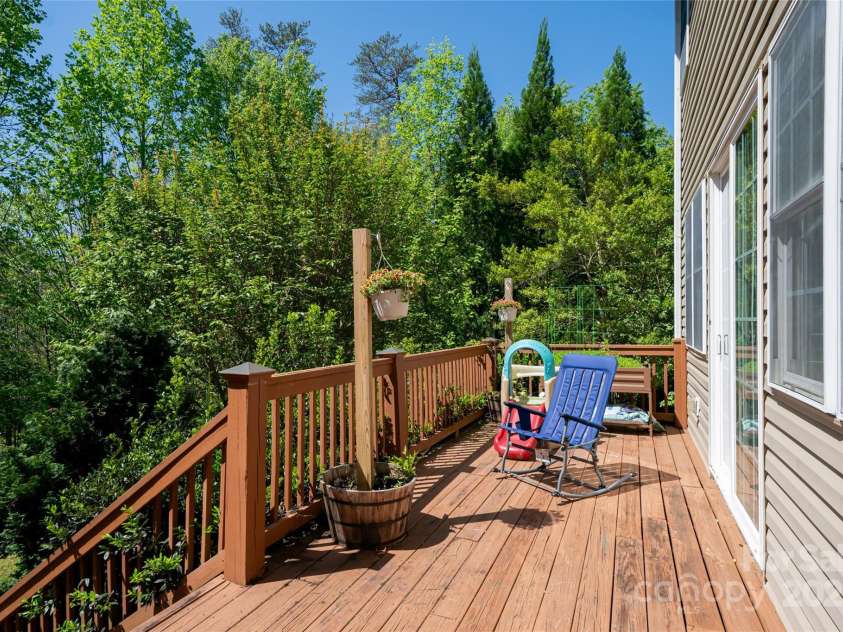 18 Arbor Meadow Lane, Asheville, NC 28805.  MLS# CAR4245788, YatesRealty ID 16725. 