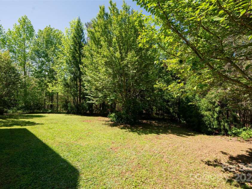 18 Arbor Meadow Lane, Asheville, NC 28805.  MLS# CAR4245788, YatesRealty ID 16725. 